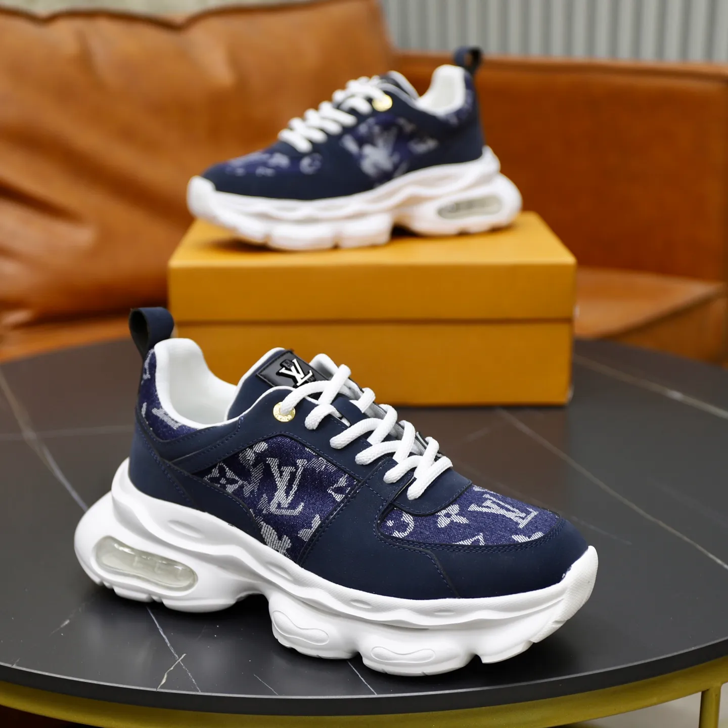 Ex-factory price: 462💰🙅‍♂️🙅‍♂️🙅‍♂️ Brand: Louis Vuitton Standard code: 38-44 (45 customized) Grade: Same as the official website Material: Original cowhide splicing fabric Comfortable and breathable lining Lightweight, soft and wear-resistant outsole Style category: Men's fashionable casual shoes Running sneakers Distinguished luxury brand elements Top luxury Color: actual picture color